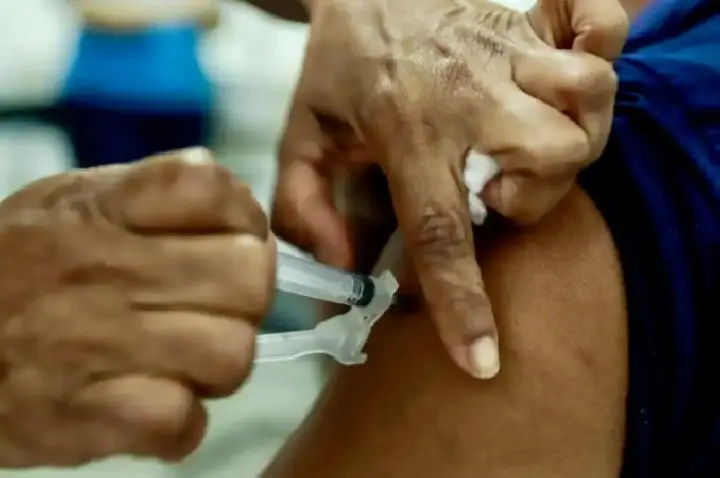 Campanha de vacinação contra a gripe começa neste sábado em SP