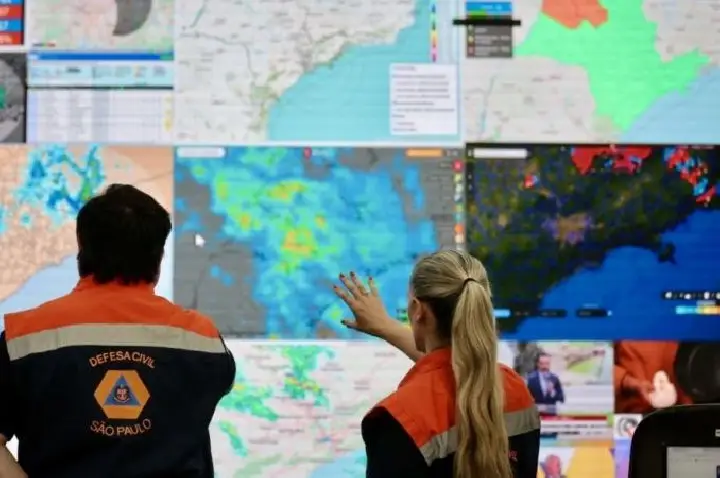 Defesa Civil alerta para pancadas de chuva e risco de temporais isolados nesta sexta