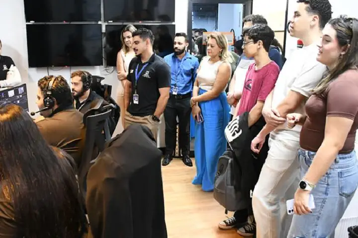 Estudantes universitários de comunicação visitam a TV Câmara