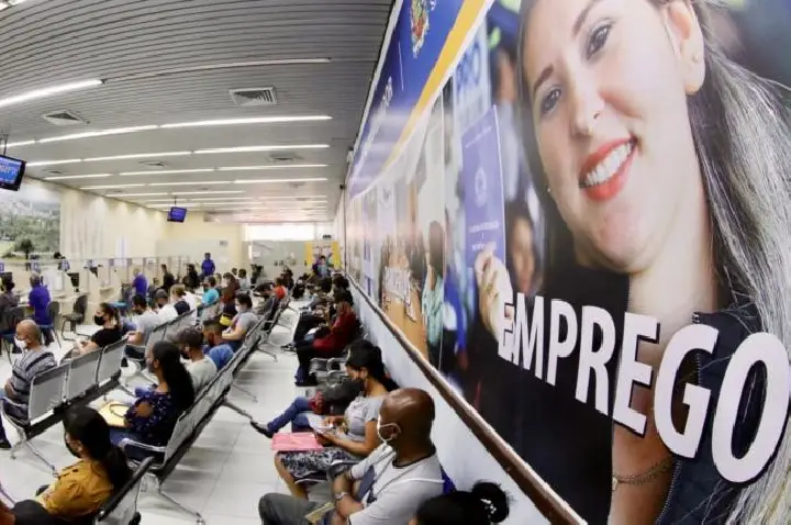 PAT oferece 434 vagas de emprego nesta segunda