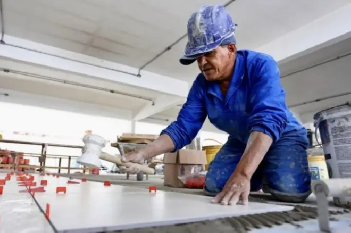 Urbam abre concurso público para pedreiros e monitores