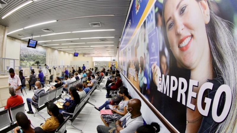 PAT oferece 434 vagas de emprego nesta segunda