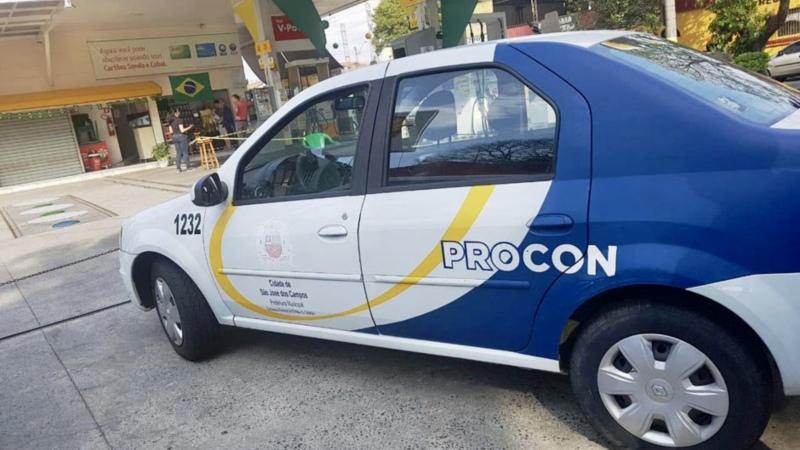 Procon de São José fiscaliza preços de combustíveis em 32 postos